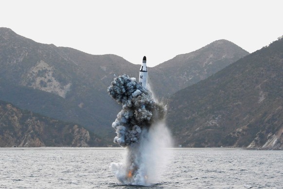 Das ist sie: Die Rakete der Nordkoreaner. (Das Bild wurde von der nordkoreanischen Nachrichtenagentur KCNA zur Verfüfung gestellt.)