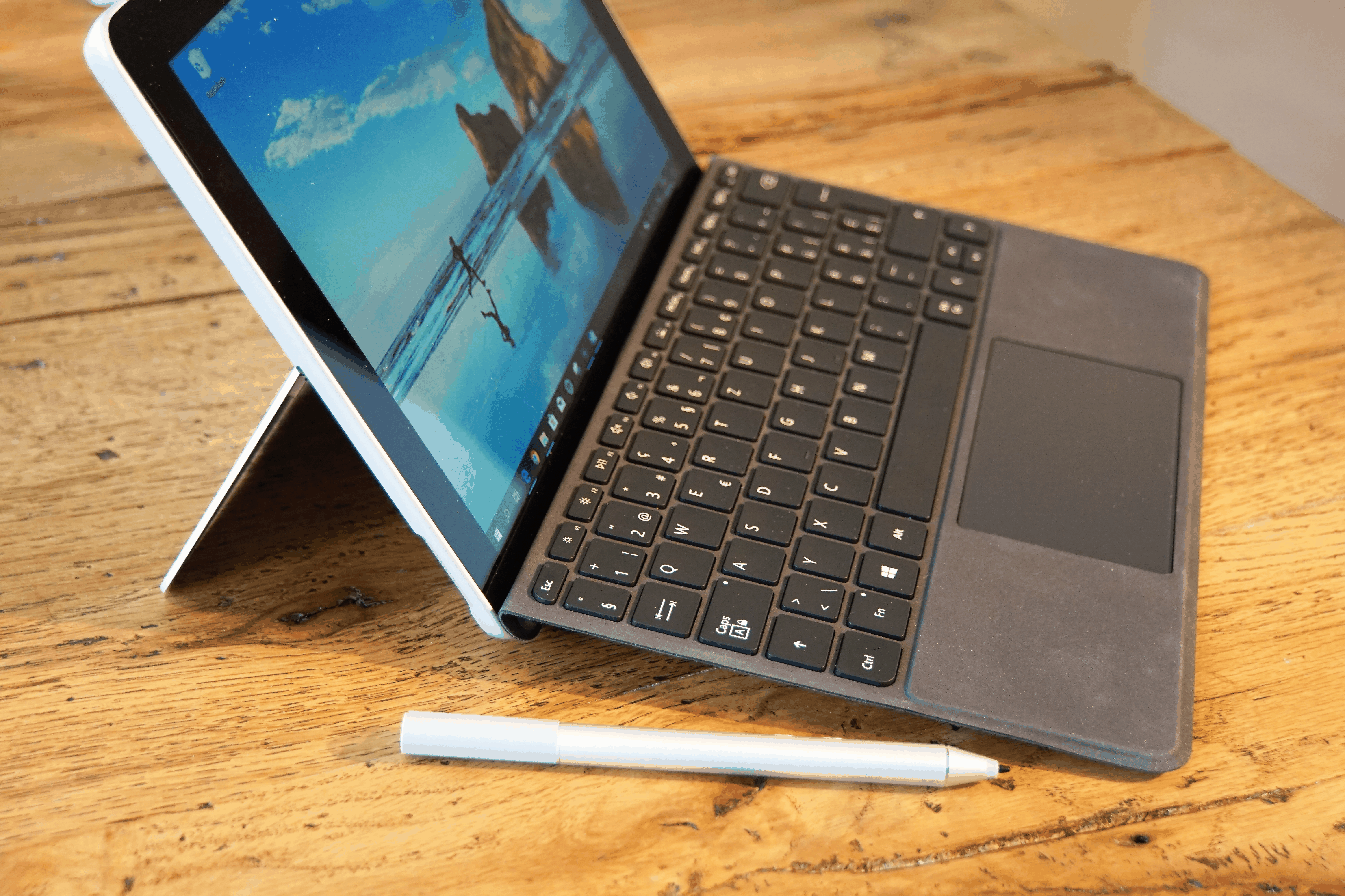 Hier ist es also: Das Surface Go von Microsoft. Ich konnte es knapp drei Wochen ausgiebig testen.