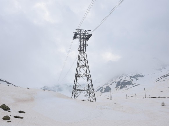 Am Mittwoch ist in Pontresina ein Mann bei Wartungsarbeiten von einer Stütze einer Luftseilbahn rund 50 Meter in die Tiefe gestürzt. Er wurde mit schweren Verletzungen ins Kantonsspital Graubünden gef ...