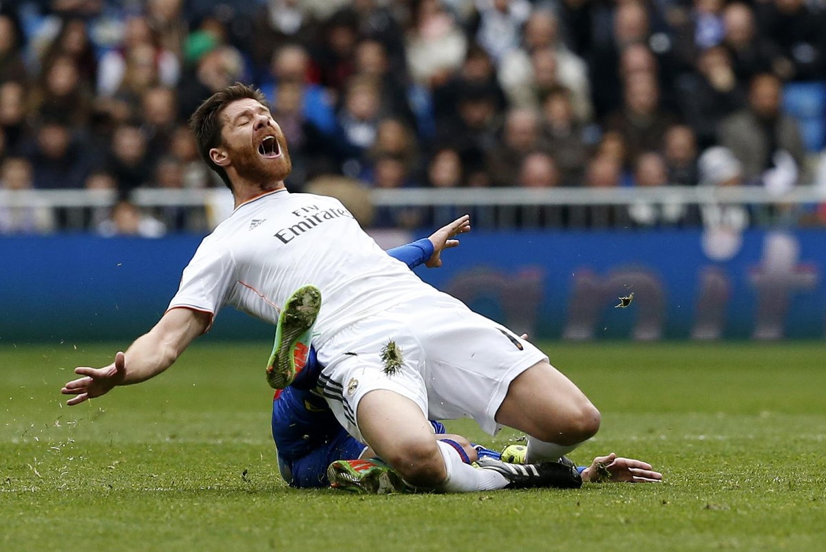 Kann auch einstecken: Xabi Alonso.
