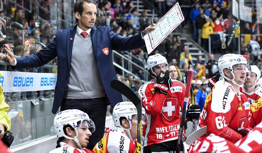 Switzerland&#039;s head coach Patrick Fischer reacts during the Ice Hockey Deutschland Cup at the Curt-Frenzel-Eisstadion in Augsburg, Germany, Saturday, November 5, 2016. (KEYSTONE/Peter Schneider)