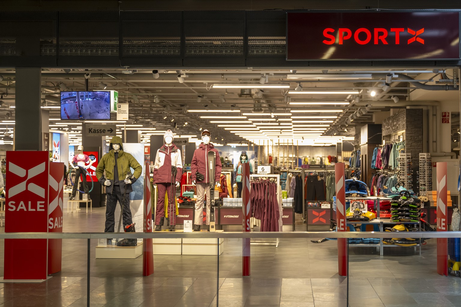 Die SportX-Filiale im Dreispitz MParc in Basel, am Freitag, 2. Februar 2024. Der Migros-Genossenschafts-Bund sucht neue Besitzer fuer die Reisetochter Hotelplan, die Kosmetik- und Hygienetochter Mibel ...