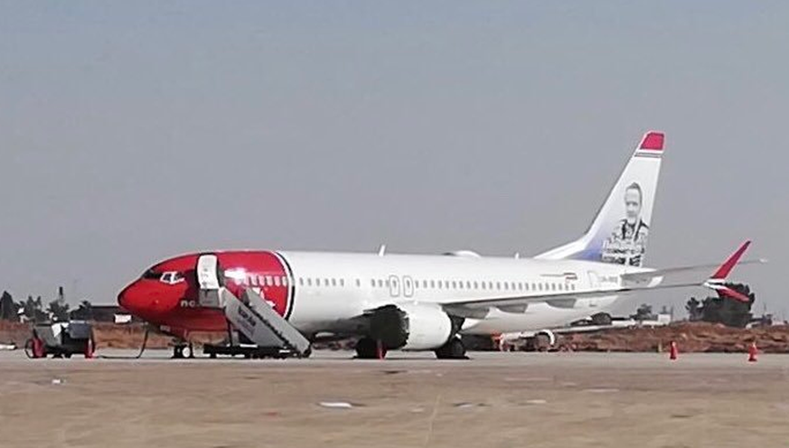 Seit zwei Monaten steht die defekte Boeing 737 von Norwegian auf dem Flughafen Shiraz im Iran herum.