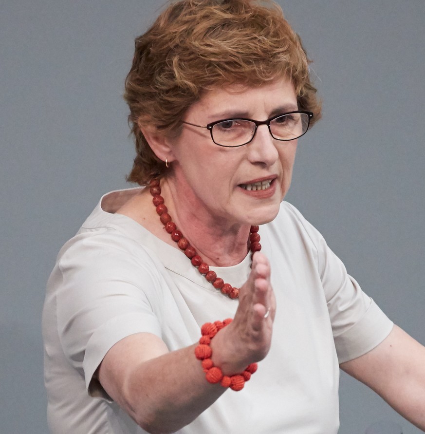 epa06809269 Britta Hasselmann, of the federal Alliance 90/The Greens party, speaks during a session of the German &#039;Bundestag&#039; parliament in Berlin, Germany, 15 June 2018. Members of the Germ ...