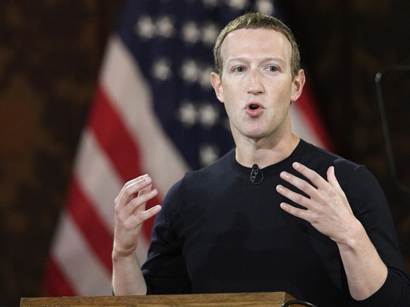 ARCHIV - Facebook-Chef Mark Zuckerberg teilte mit, dass seine Plattformen den scheidenden US-Pr�sidenten D. Trump bis auf Weiteres sperren. Foto: Nick Wass/AP/dpa