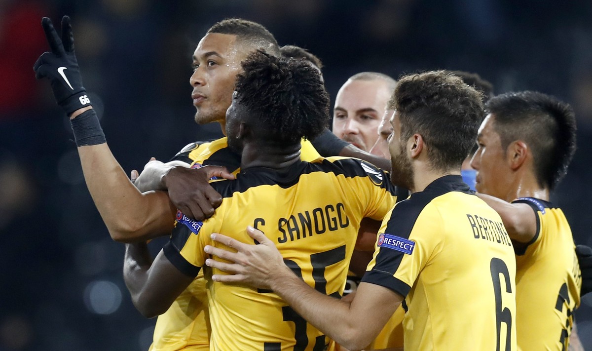 epa05595065 Bern's Guillaume Hoarau, left, celebrates with his teammates after scoring the 3-1 during the UEFA Europa League group B match between BSC Young Boys and APOEL Nicosia at the Stade de ...