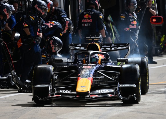 epa13089173 Red Bull Racing driver Max Verstappen of Netherlands makes a pit stop in the pitlane during the Formula One British Grand Prix at the Silverstone Circuit racetrack in Silverstone, Britain, ...