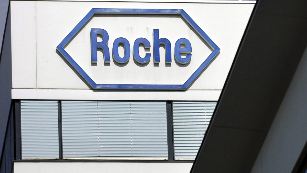epa09090915 (FILE) - The logo of Swiss pharmaceutical company Roche at the headquarters in Basel, Switzerland, 12 August 2005 (reissued 23 March 2021). The Swiss group on 23 March said that studies ar ...