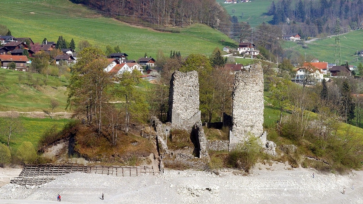 Von-Turm-gest-rzt-22-J-hriger-in-Pont-en-Ogoz-FR-verletzt