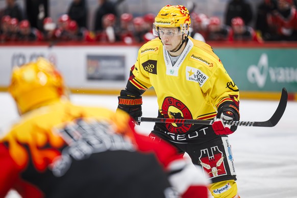 Le top Scorer PostFinance bernois Dominik Kahun, droite, reagit lors du match du championnat suisse de hockey sur glace de National League entre Lausanne HC, LHC, et le SC Bern, SCB, ce vendredi 12 ja ...