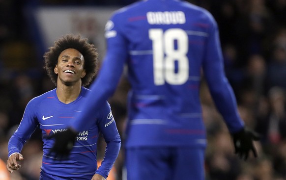 Chelsea&#039;s Willian, left, celebrates with Olivier Giroud after scoring his side&#039;s third goal during the English FA Cup fourth round soccer match between Chelsea and Sheffield Wednesday at Sta ...