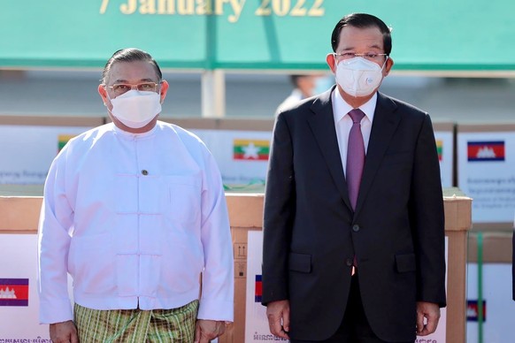 epa09671275 A handout photo made available by the Myanmar Military Information Team shows Cambodian Prime Minister Hun Sen (R) and Myanmar Foreign Minister Wunna Maung Lwin posing for a photograph at  ...