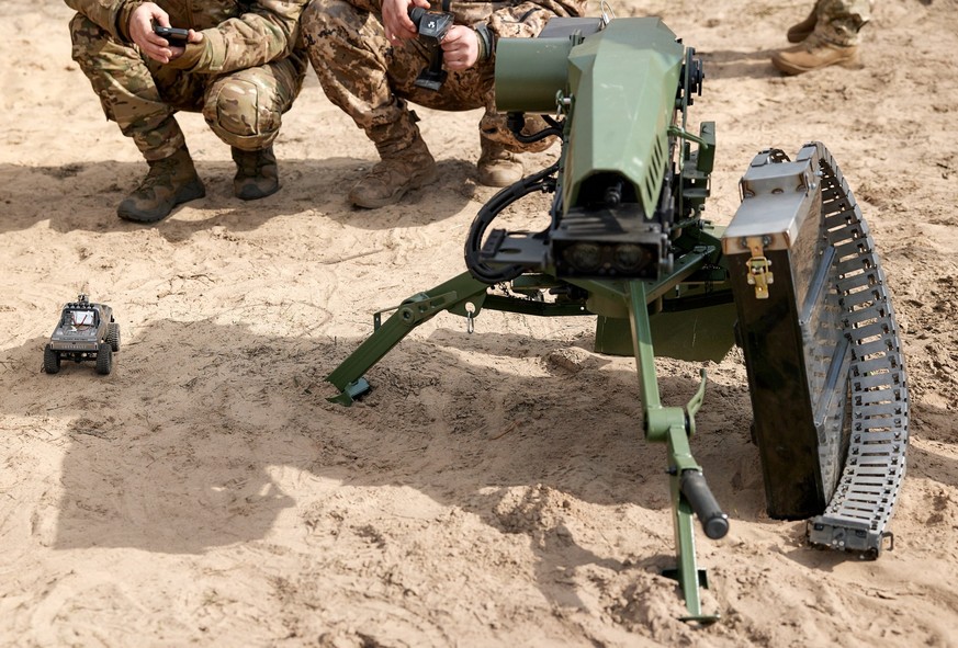 Die ukrainische Armee testet verschiedene Landroboter.
