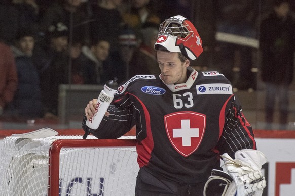 Switzerland&#039;s Keeper Leonardo Genoni during a international ice hockey game between Switzerland and Russia Olympic Team, at the Lucerne Cup in Lucerne, Switzerland, on Friday, December 14, 2018.  ...