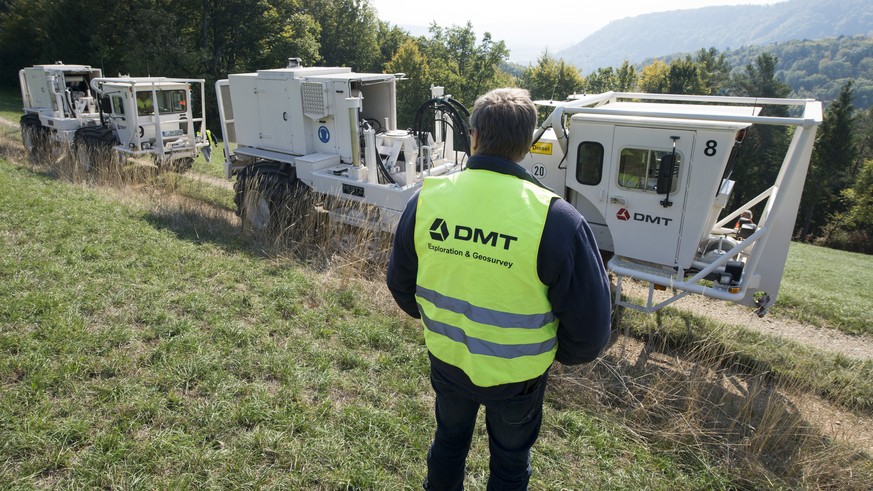 ZUR MELDUNG, DASS DIE NAGRA BEIM BUNDESAMT FUER ENERGIE GESUCHE FUER SONDIERBOHRUNGEN IM JURA OST UND ZUERICH NORDOST EINGEREICHT HAT, STELLEN WIR IHNEN AM DIENSTAG, 27. SEPTEMBER 2016, FOLGENDES ARCH ...