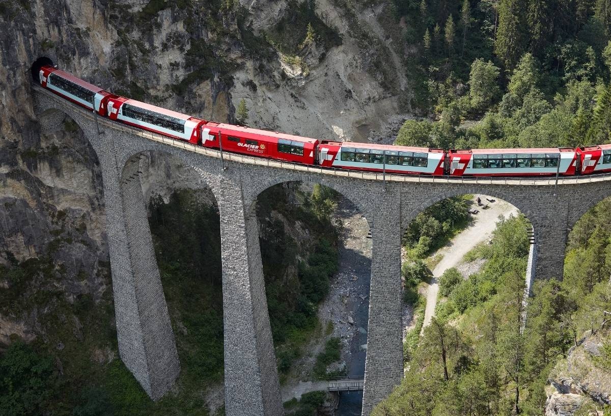 Glacier Express Landwasserviadukt Graubünden