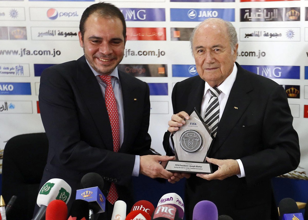 Al Hussein wird im Mai gegen Joseph Blatter antreten.