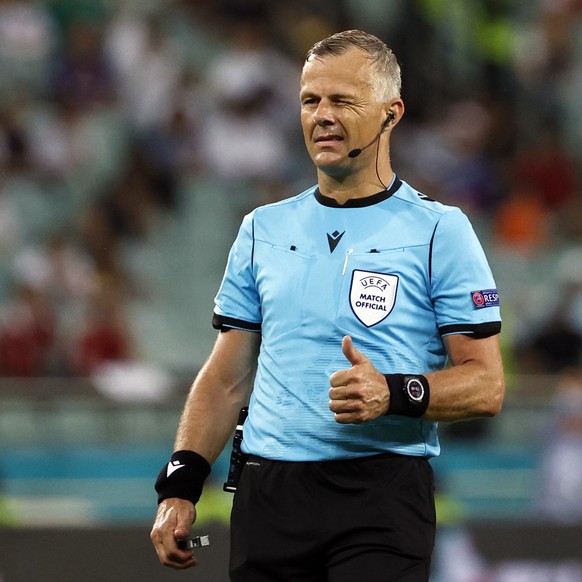 epa09320827 Dutch referee Bjoern Kuipers during the UEFA EURO 2020 quarter final match between the Czech Republic and Denmark in Baku, Azerbaijan, 03 July 2021. EPA/Valentin Ogirenko / POOL (RESTRICTI ...