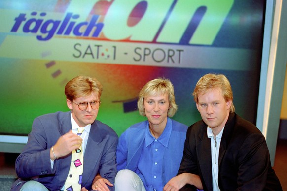 Bildnummer: 00381738 Datum: 27.07.1993 Copyright: imago/Baering
V. li.: SAT1-Moderatoren Thomas Klementz, Gaby Papenburg und Johannes B. Kerner (Deutschland) im ran-Studio; Gabi, Vneg, quer, close, F ...