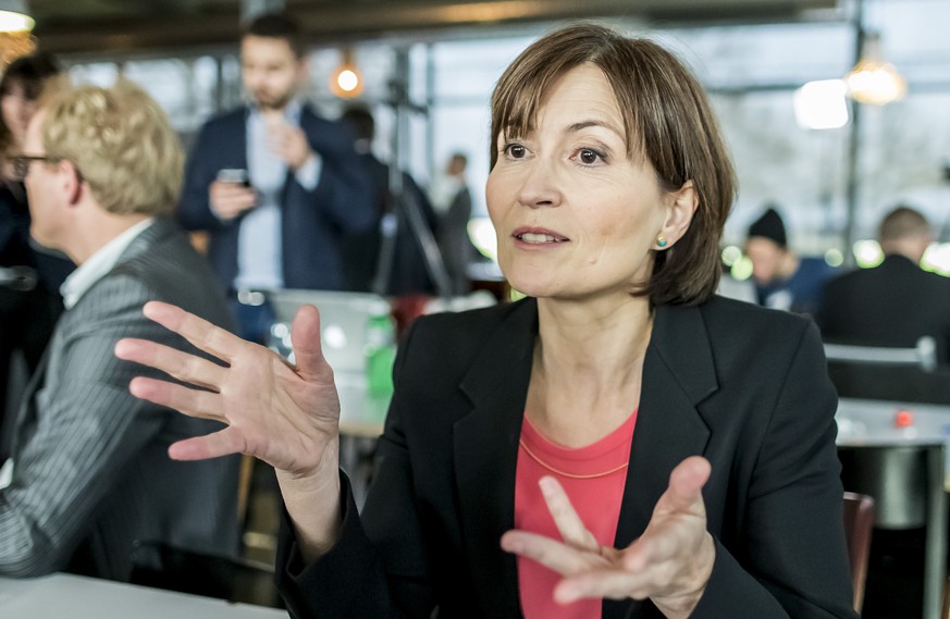 Gruene-Praesidentin und Nationalraetin Regula Rytz, BE, aeussert sich zum Abstimmungsresultat der Atomausstiegsinitiative am Sonntag, 27. November 2016 in Bern. (KEYSTONE/Thomas Hodel)