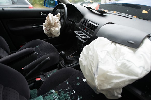 Горит airbag веста