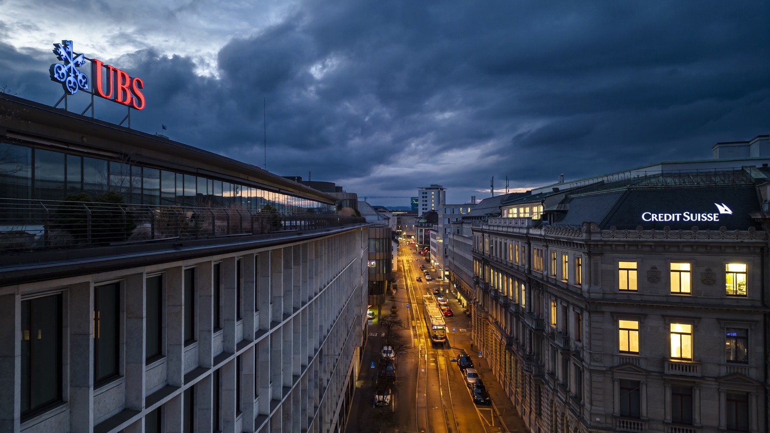 epa11000752 An aerial view shows the headquarters of the Swiss banks Credit Suisse (R) and UBS (L), at Paradeplatz in Zurich, Switzerland, 19 March 2023. The bank UBS takes over Credit Suisse for 2 bi ...
