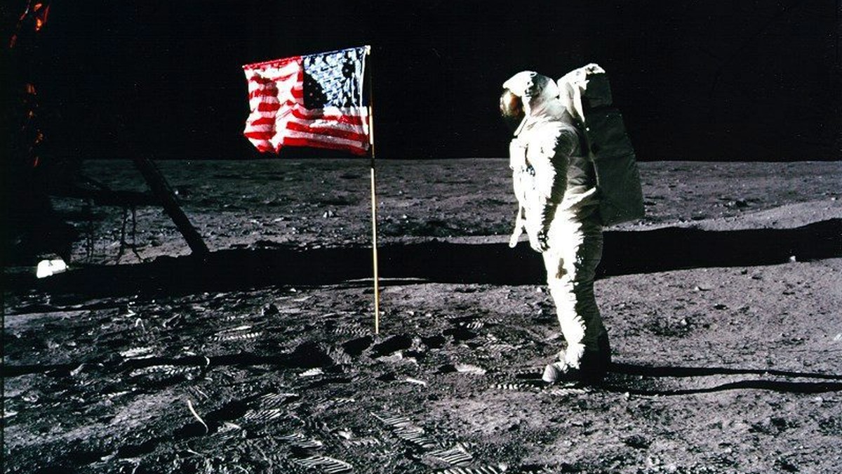 epa01797778 A NASA handout photo dated 20 July 1969 showing Apollo 11 astronaut Edwin 'Buzz' Aldrin standing by the US flag planted on the surface of the moon. On 20 July 2009 the world mark ...