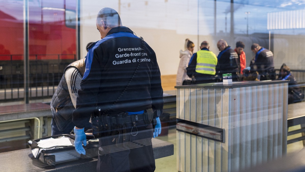 ZUR MELDUNG, DASS DIE ASYLGESUCHE IN DER SCHWEIZ IM ERSTEN QUARTAL DIESES JAHRES UM 45 PROZENT ZURUECKGEGANGEN SIND, STELLEN WIR IHNEN AM DONNERSTAG 14. APRIL 2016 FOLGENDES ARCHIVBILD ZUR VERFUEGUNG. ...