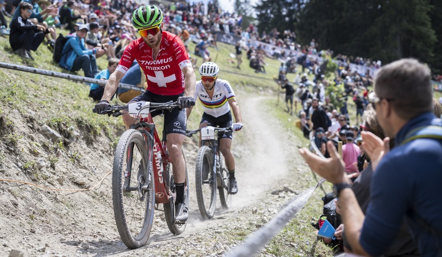 Nino Schurter of Switzerland, left, and Mathias Flueckiger of Switzerland in action during the UCI Cross Country Mountain Bike race, on Sunday, July 10, 2022, in Lenzerheide, Switzerland. (KEYSTONE/Gi ...