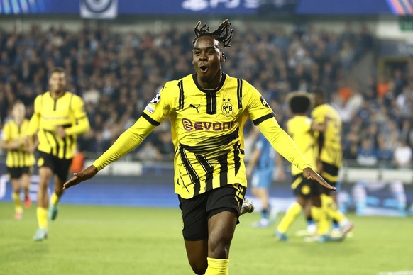 Club Brugge v Borussia Dortmund - UEFA Champions League BRUGGE, BELGIUM - SEPTEMBER 18 : Gittens Jamie midfielder of Borussia Dortmund celebrates after scoring a second time during the UEFA Champions  ...