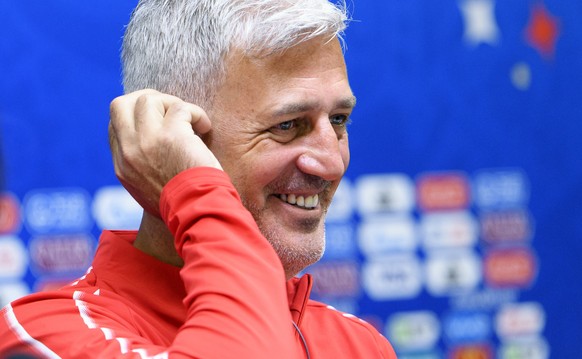 Switzerland&#039;s national team soccer head coach Vladimir Petkovic, right, and Switzerland&#039;s goalkeeper Yann Sommer, left, speak during a press conference on the eve of the group E match betwee ...