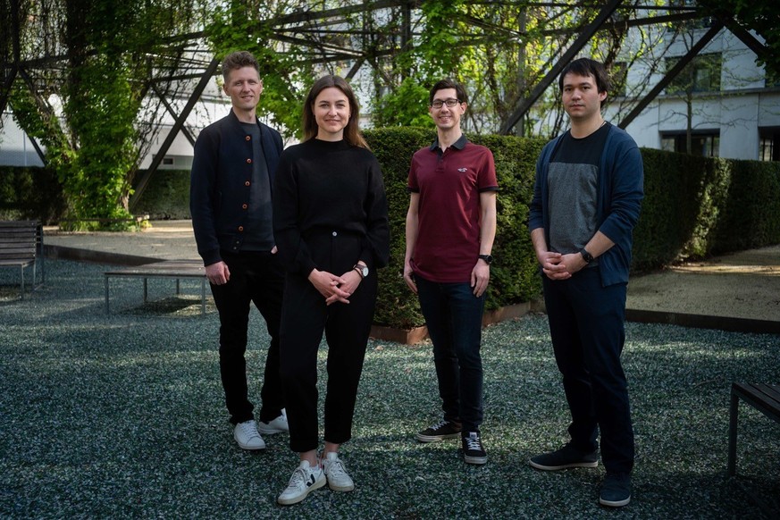 Das Schweizer KI-Start-up Textshuttle bietet einen kostenlosen Online-Übersetzungsdienst an. Im Bild: Samuel Läubli, Simona Todesco, Simon Bucher, Lucas Seiler (von links).