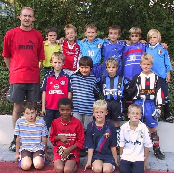 Manuel Akanji als F-Junior beim FC Wiesendangen. Rot ist auch das Trikot seines Lieblingsvereins als Kind, Manchester United.