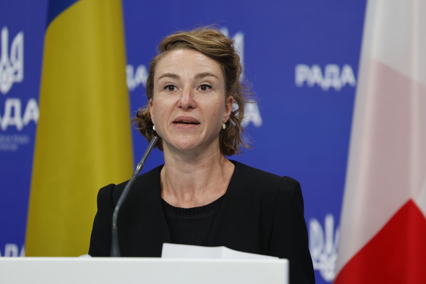 Irene Kaelin, President of the Swiss National Assembly, speaks during a press conference in the parliament building in Kiev, Ukraine, Wednesday, April 27, 2022. (KEYSTONE/Peter Klaunzer)