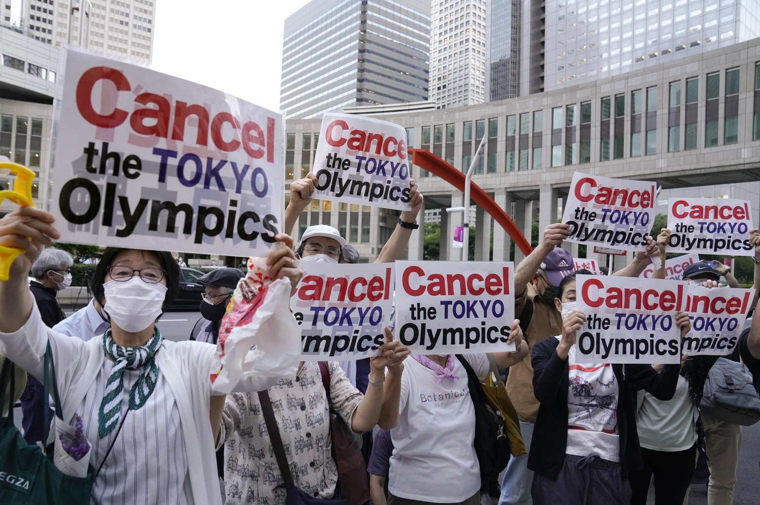 Offene Proteste wie hier am 23. Juni sind selten, doch viele Japaner denken genauso.