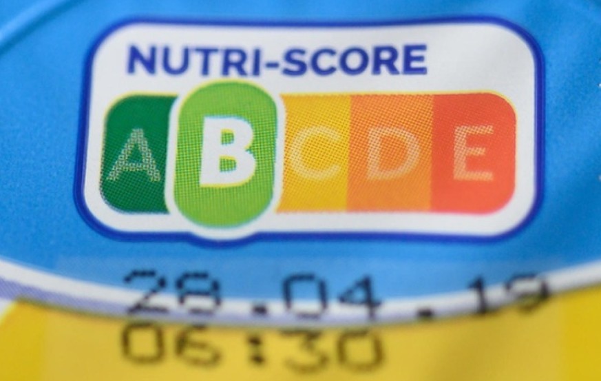 Der aus Frankreich stammende Nutri-Score bezieht neben dem Gehalt an Zucker, Fett und Salz empfehlenswerte Bestandteile wie Ballaststoffe in eine Bewertung ein und gibt dann einen einzigen Wert an - i ...