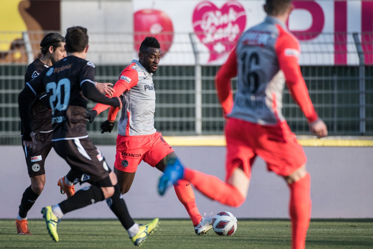 From left, Lugano's player Akos Kecskes and Young Boys's player Jean-Pierre Nsame, during the Super League soccer match FC Lugano against BSC Young Boys, at the Cornaredo Stadium in Lugano,  ...