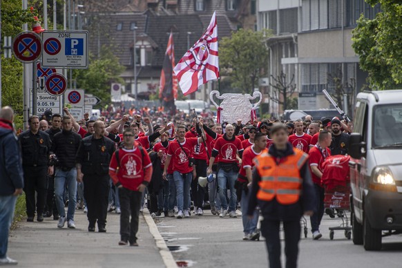 Fanmarsch der FC Thun Fans anlaesslich des Cup-Finals zwischen dem FC Thun und dem FC Basel, am Sonntag, 19. Mai 2019, in Bern. (KEYSTONE/Marcel Bieri)