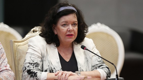 epa06704443 Member of UN Security Council British Ambassador Karen Pierce(R), talks to the media during their press conference after two-day visit to Myanmar, at Naypyitaw International Airport in Mya ...