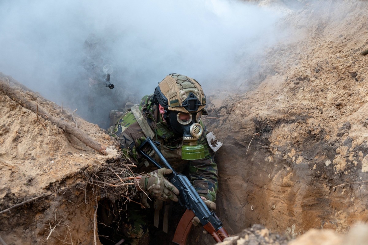 Military training of Ukrainian soldiers in Kharkiv KHARKIV REGION, UKRAINE FEBRUARY 29: Servicemen of the National Guard of Ukraine undergo training to storm enemy trenches using simulation equipment  ...