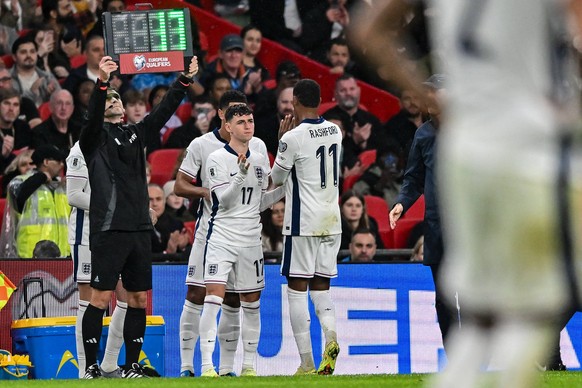 England v Serbia - FIFA World Cup, WM, Weltmeisterschaft, Fussball 2026 Qualifier Marcus Rashford 11 England substitutes for Phil Foden 17 England during the FIFA World Cup Group F Qualifying match be ...