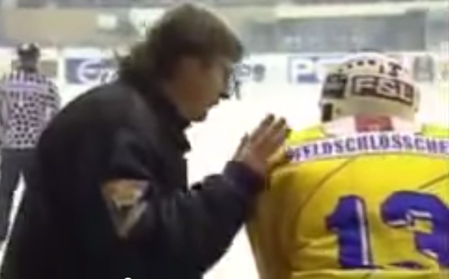 19.10.1996: Del Curto klärt seine Spieler auf: «Zum Schiri nüma ‹Fuck you› sägä, äs git zwei Minuta, hä!»