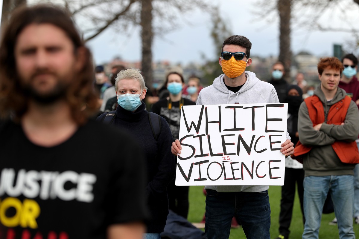 epa08482094 People participate in a Black Lives Matter demonstration at Langley Park in Perth, Australia, 13 June 2020. Protesters were demanding an end to systemic racism and Aboriginal deaths in pol ...