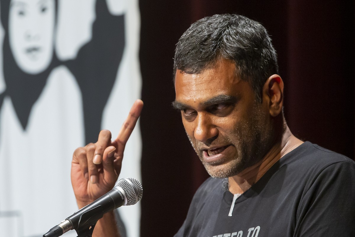 epa07847694 Amnesty International Secretary General Kumi Naidoo speaks during a program to award Swedish climate activist Greta Thunberg with Amnesty International's Ambassador of Conscience awar ...