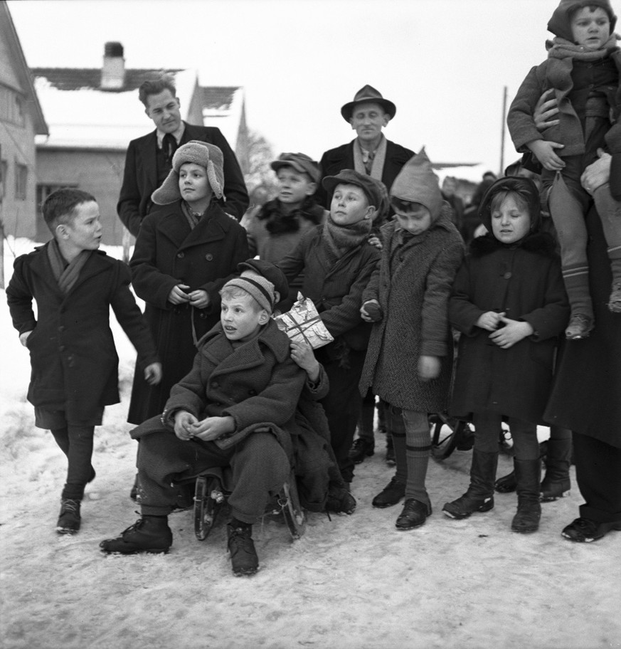 Die etwas andere Weihnachten in der Schweiz - Kinder zur Weihnachtszeit im Kinderdorf Pestalozzi in Trogen, Schweiz, aufgenommen im Dezember 1946. (KEYSTONE/PHOTOPRESS_ARCHIV/Hans Gerber)