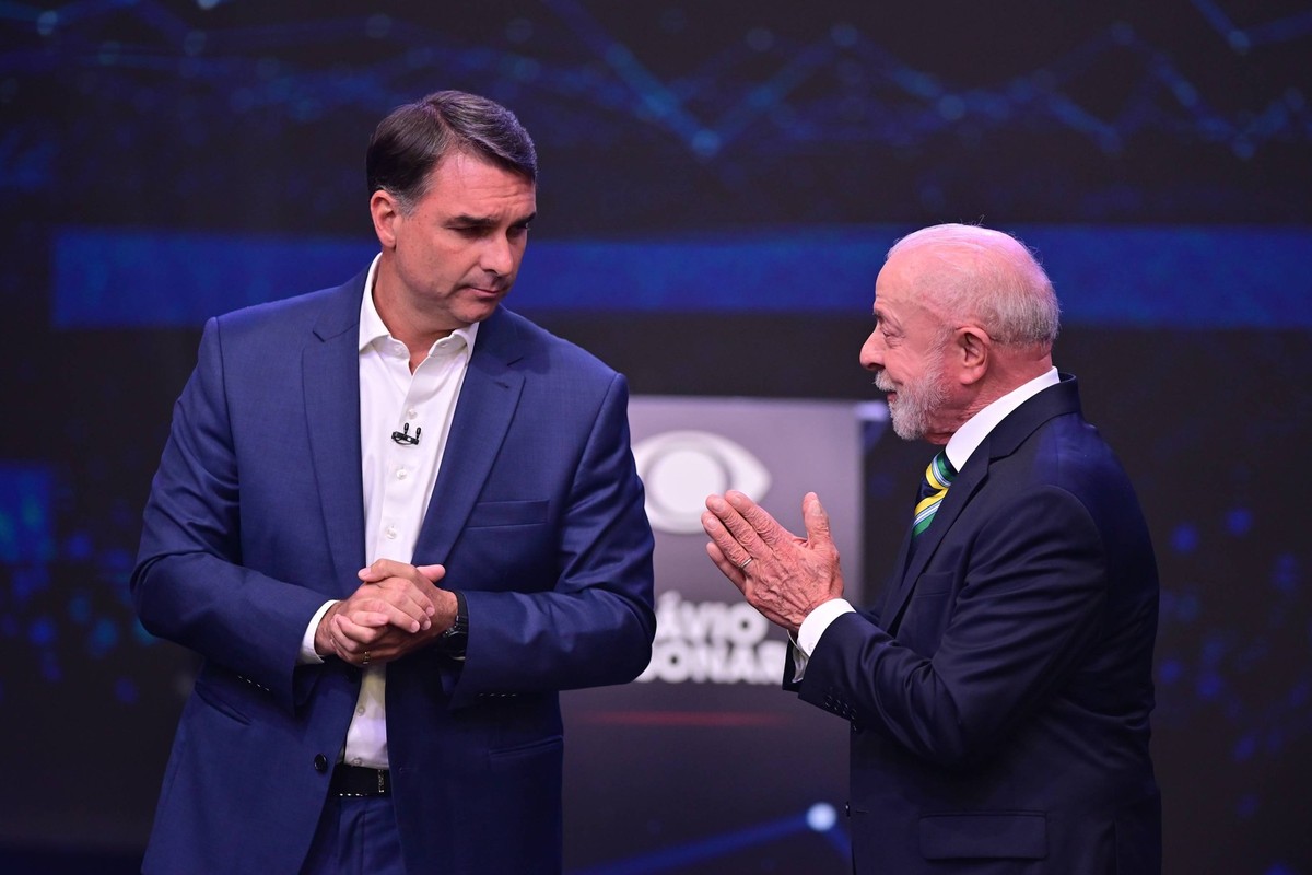 TV Bandeirantes Sao Paulo SP, 10/18/2026 - POLITICS/ELECTIONS-DEBATE - Candidates Flavio Bolsonaro PL and Luiz Inacio Lula da Silva PT participate in the Presidential Debate, valid for the second roun ...