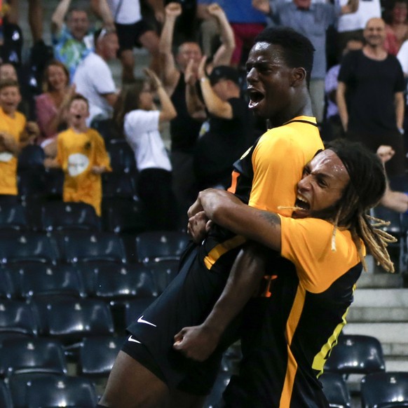 epa06122038 YB&#039;s Jordan Lotomba (L) celebrates with teammates Kevin Mbabu (C) and Miralem Sulejmani (R) during the UEFA Champions League third qualifying round, second leg match between BSC Young ...