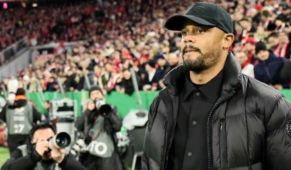 epa12728551 Head coach Vincent Kompany of Munich looks on prior to the German DFB Cup quarter final soccer match between Bayern Munich and RB Leipzig in Munich, Germany, 11 February 2026. EPA/RONALD W ...