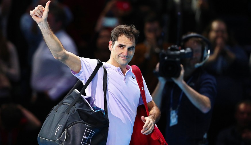 epa06337449 Switzerland&#039;s Roger Federer reacts after losing to Belgium&#039;s David Goffin in their semi final match of the ATP World Tour Finals tennis tournament in London, Britain, 18 November ...