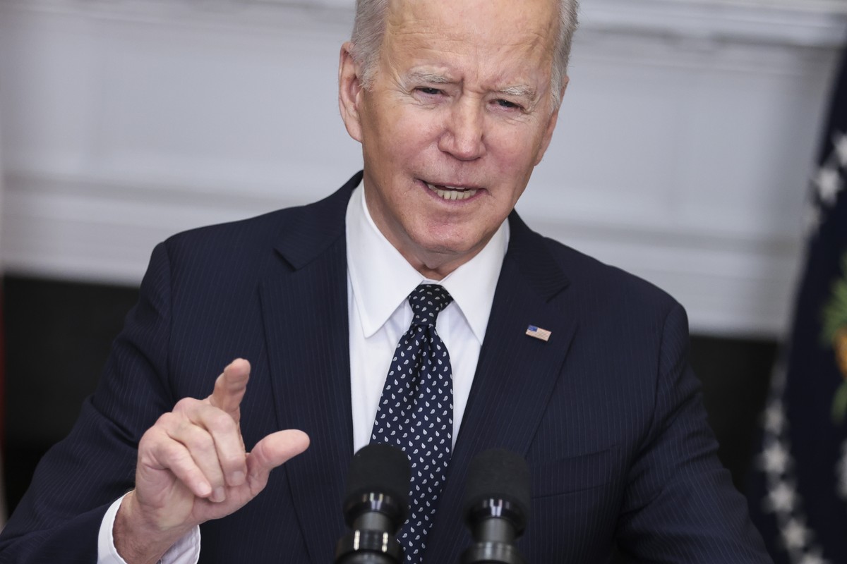 epa09770362 US President Joe Biden gives an update from the Roosevelt Room of the White House on the continued efforts to pursue deterrence and diplomacy, and Russia's buildup of military troops  ...